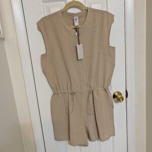Te Verde khaki romper NWT